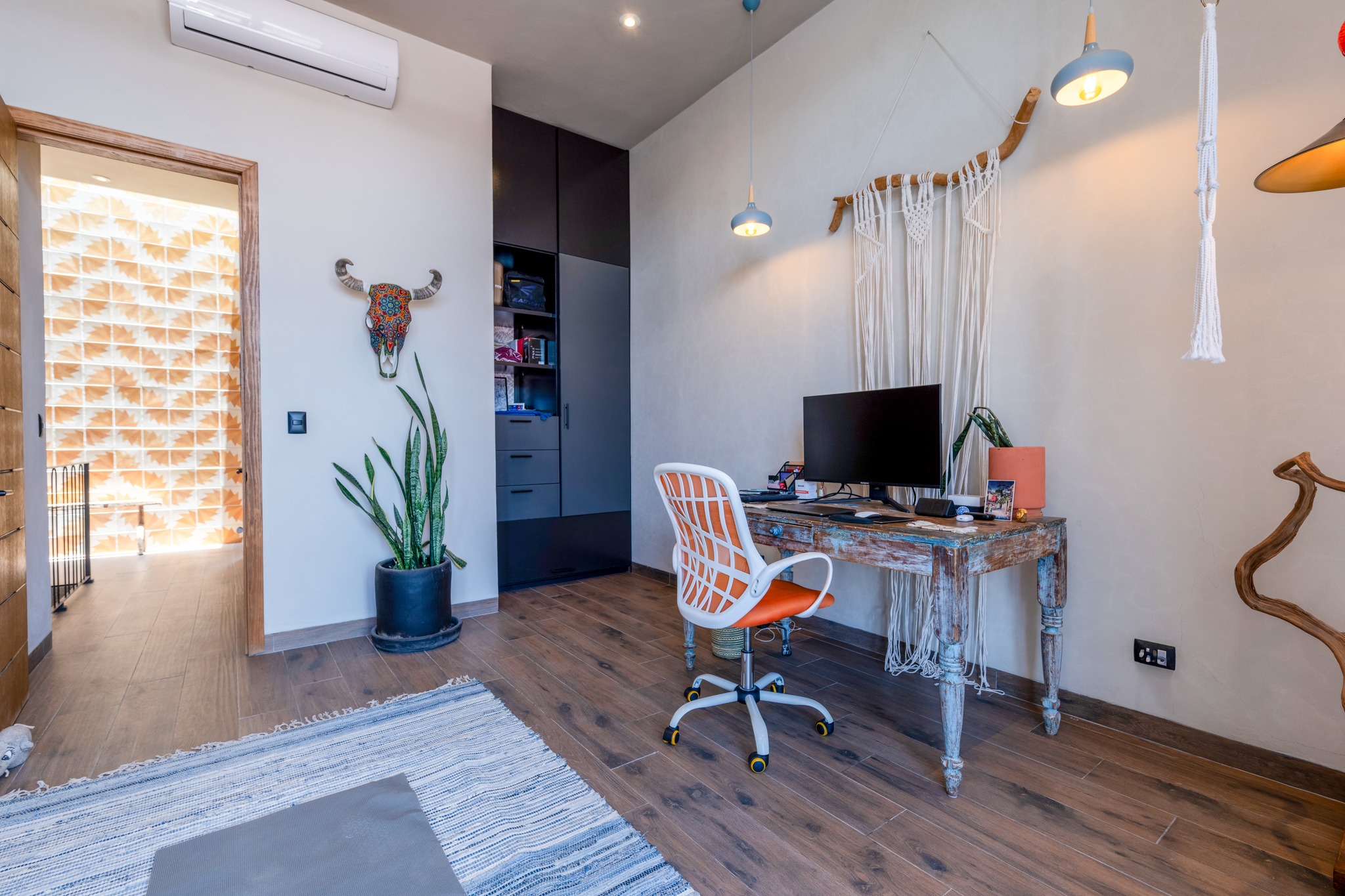 Quiet well lit office or second bedroom