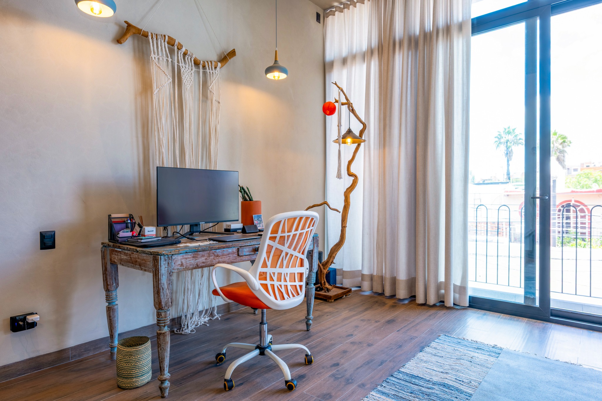 Quiet well lit office or second bedroom