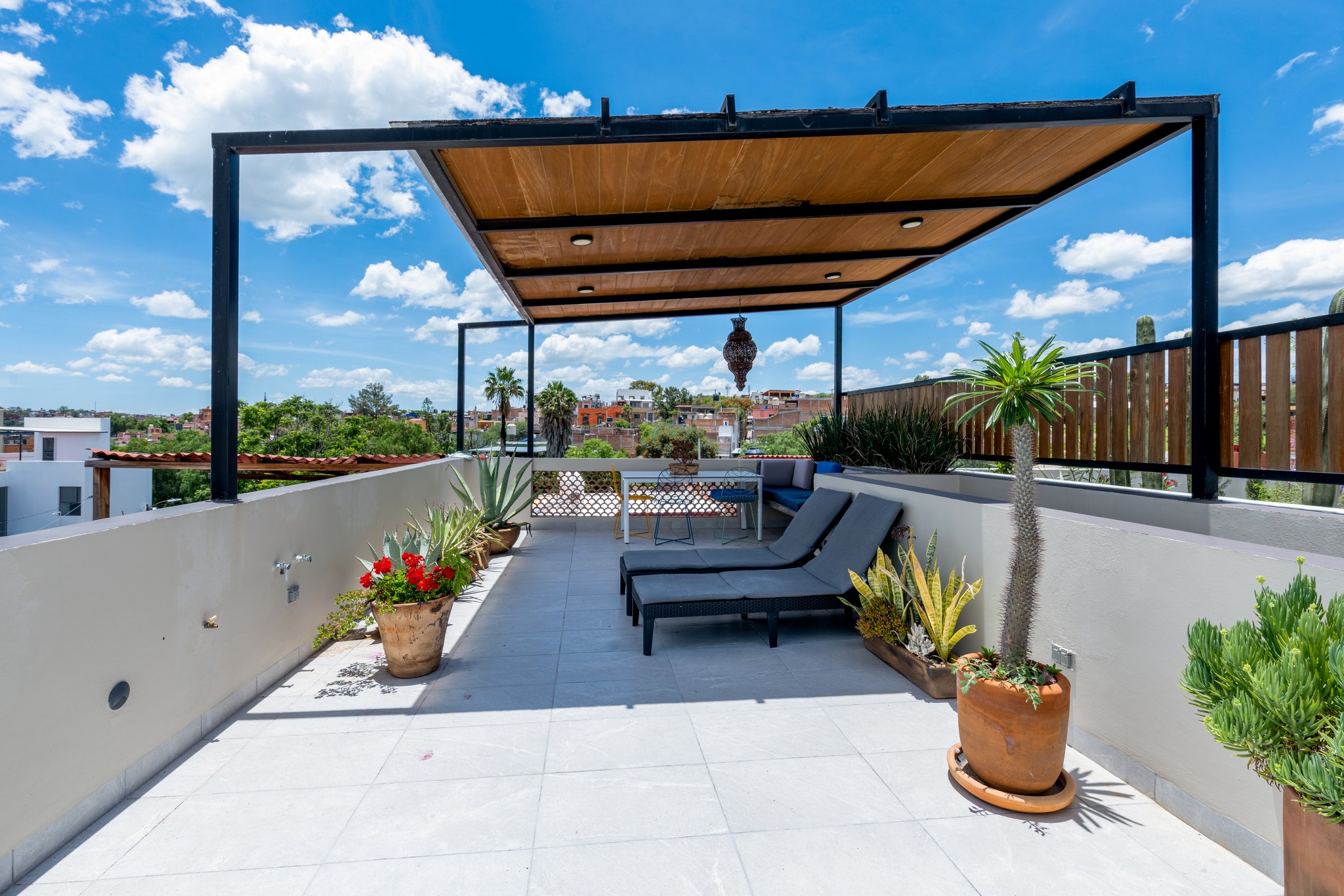 Peaceful terrace with Parroquia views